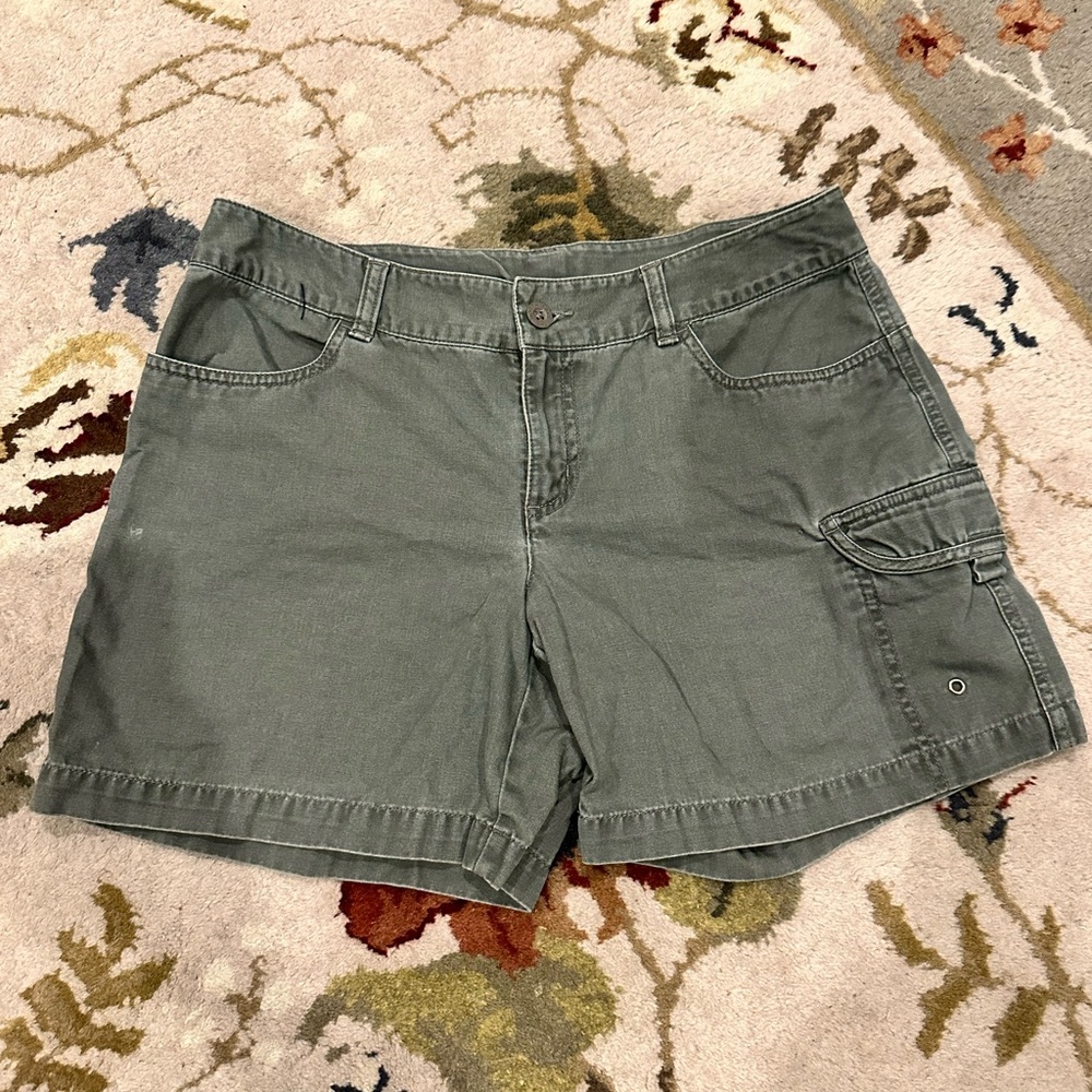 The North Face Green Cargo Shorts Size 8